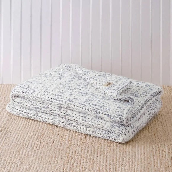 New! UGG ELOISE KNIT THROW 50 X 70 in DENIM color - Picture 3 of 7